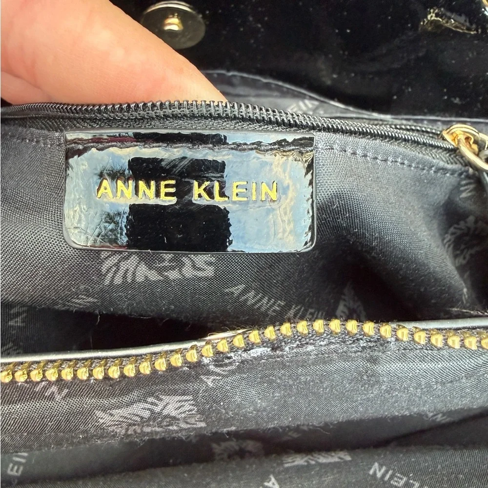 Anne Klein Black Quilted Patent Tote Bag Gold Lion Logo Chain Strap Shoulder Bag